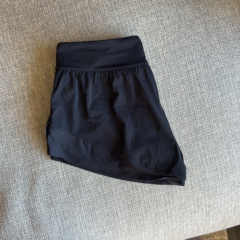 Lululemon Calm tides shorts - Picture 2 of 4